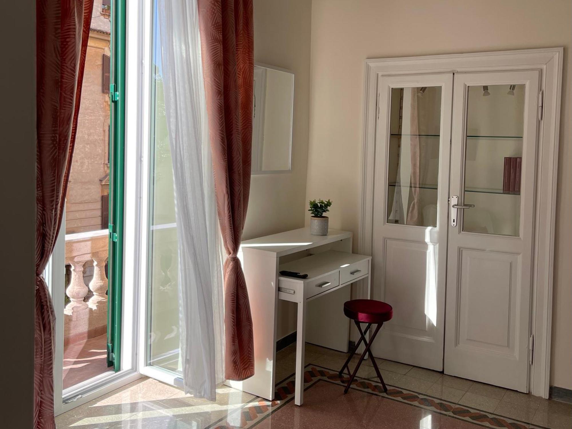 Apartment Domus Claudia San Giovanni Rom